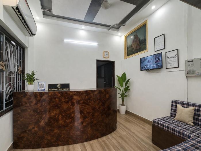 Metro Guest House,Near South City Mall