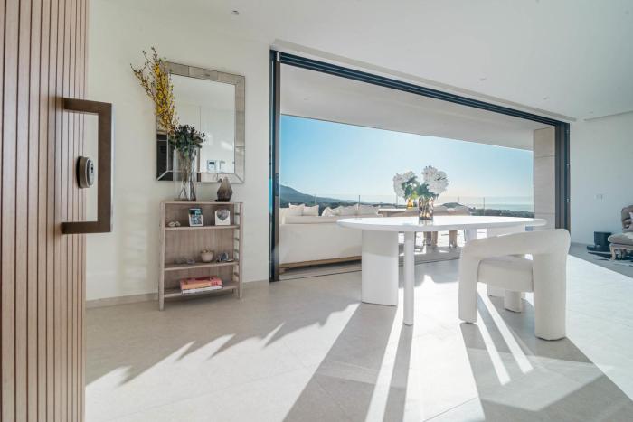 RLQ - Modern 2 Bed Apt with Rooftop Plunge Pool