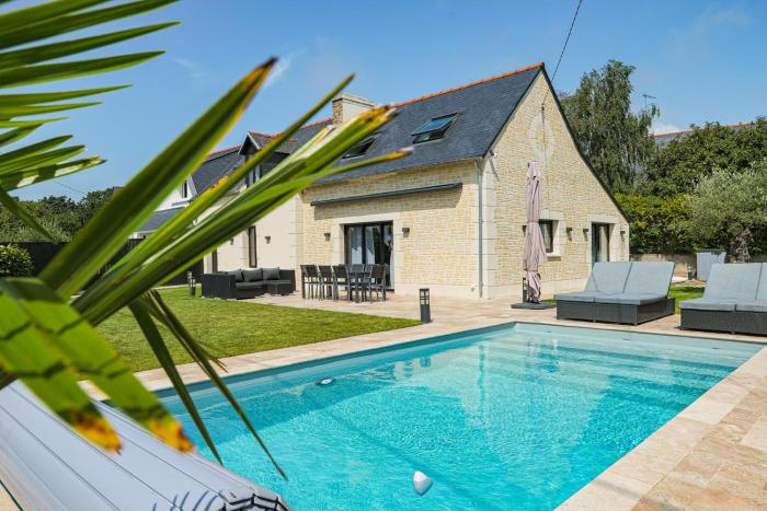 "La Villa Gozfurn" avec piscine privée, plages et commerces de la station balnéaire de Beg-Meil à pied!