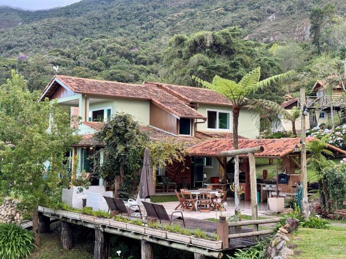 Casa espetacular com piscina e área gourmet com churrasqueira