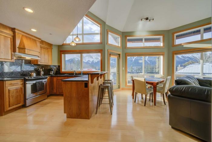 212 Alpine Village Spacious 2Bed-2Bath-Mtn Views!