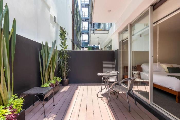 Chic 2BR Condo in Condesa steps from Parque Mexico