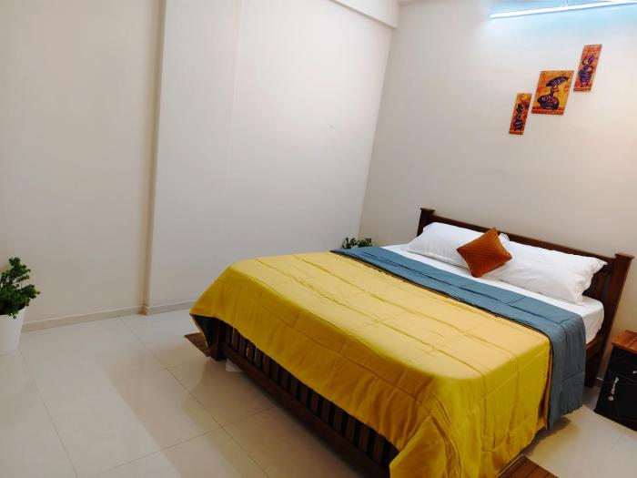 Harichandhanam Inn 100 meters from temple