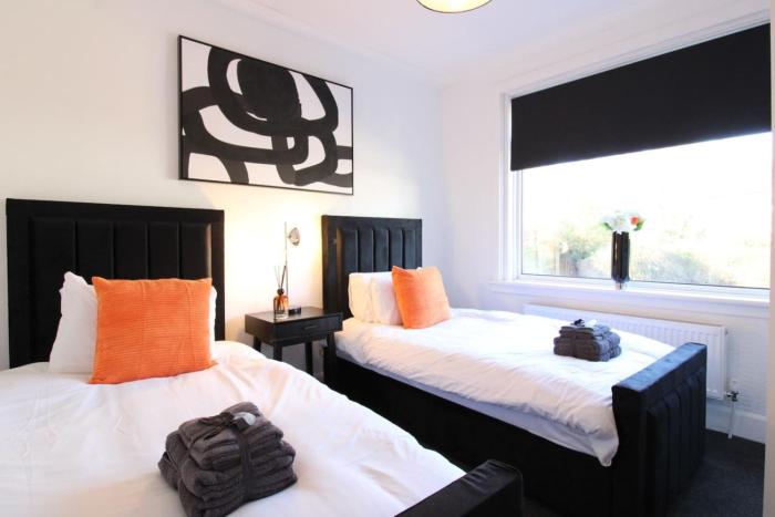 Deluxe 3 Bed, Sleeps 8, Free Parking, Edinurgh