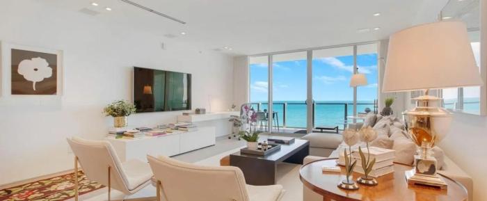 Stylish Oceanfron Retreat