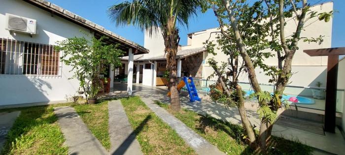 Casa com Piscina 500m da Praia