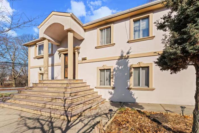 Cozy One Bedroom Apartment in Queens