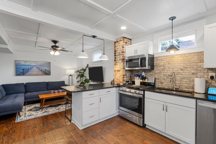 Historic 1850s Home in Heart of Downtown Charelston