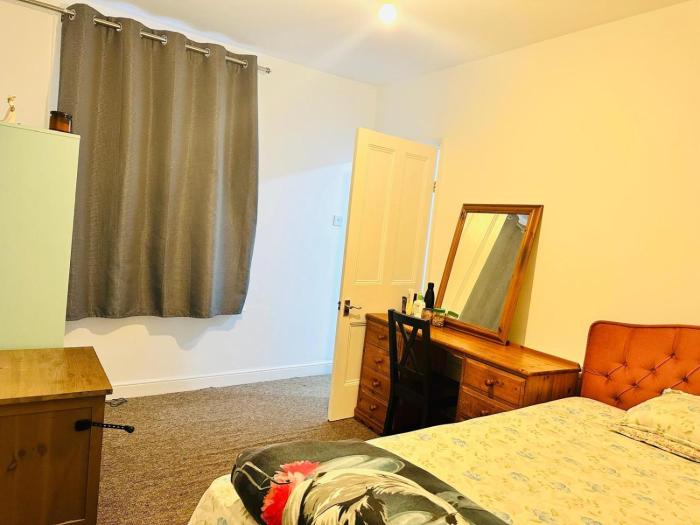 Double Bedroom Available