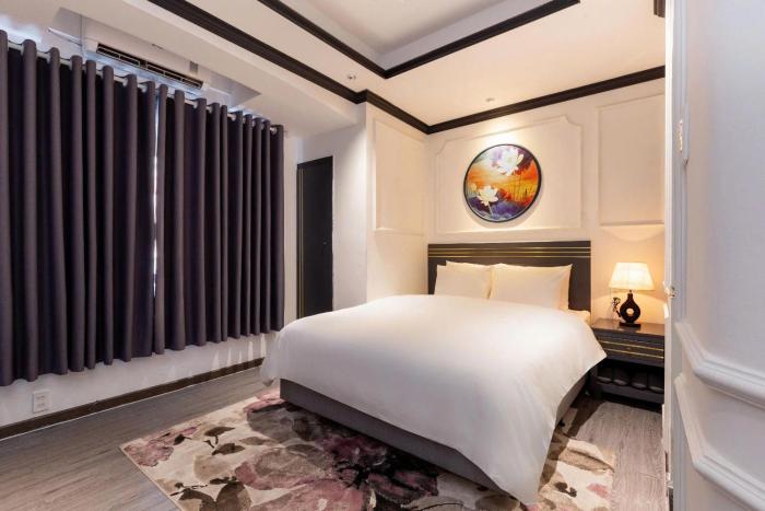 Light Vesper Premium Hotel & Sky Bar