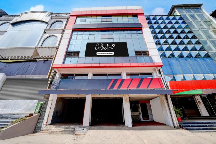 Collection O Rani Kamlapati Railway Station Formerly Silkroute Palace