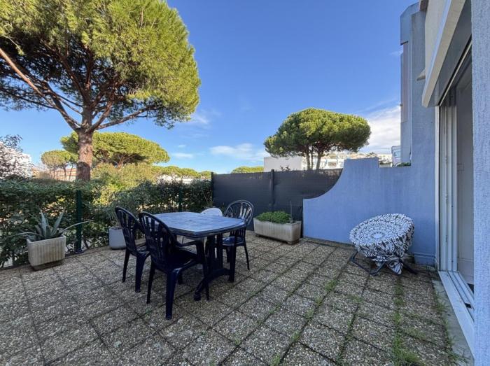 Appartement avec cour de 24m2 et 2 piscines dans la résidence au du Grau-du-Roi.