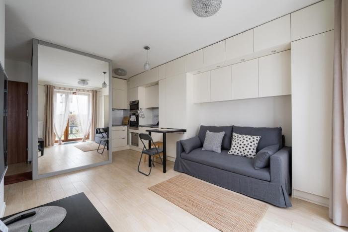 Warszawa Grochów Apartment with Garden by BookingHost