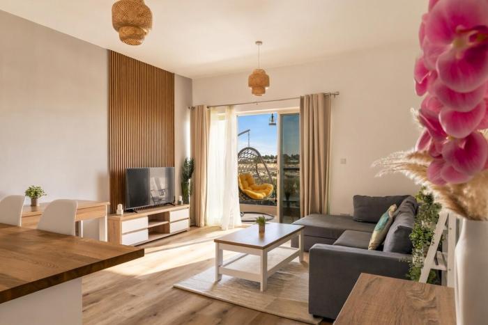 The Greens 1BDR with Pool, Gym and Parking