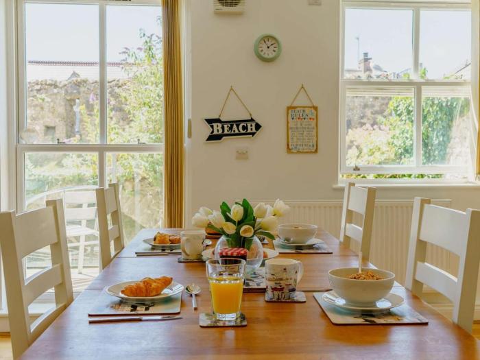 2 Bed in Tenby oc-88738