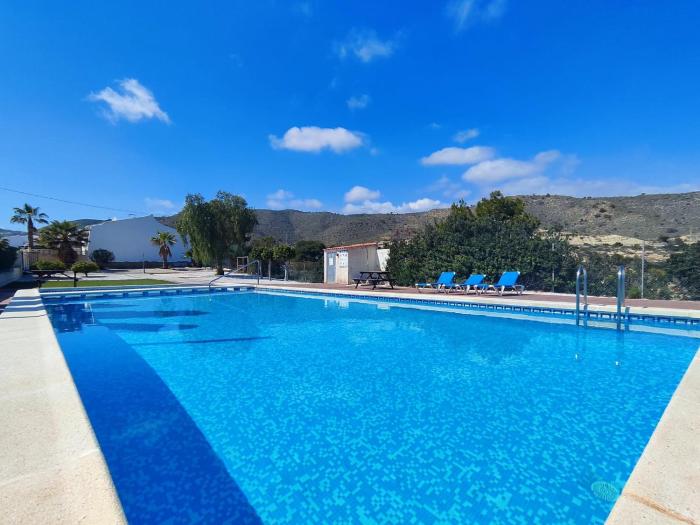 Bungalow con piscina, jardín y BBQ a pasos del mar