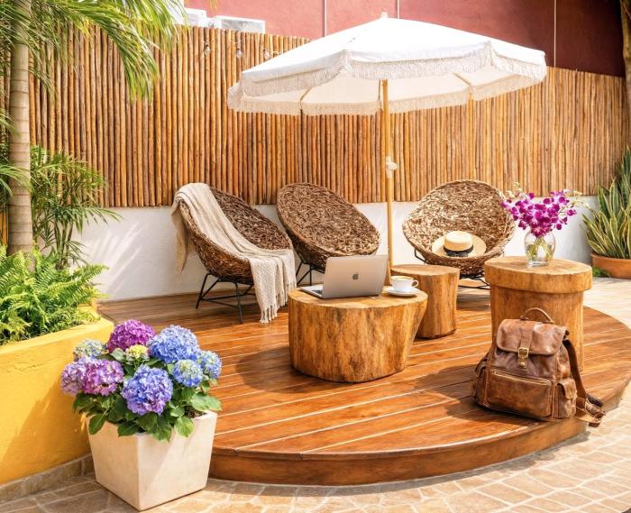 Couples Romantic Retreat 200m to Beach & 5th Ave Patio Fast WiFi AC Great Value UVA11