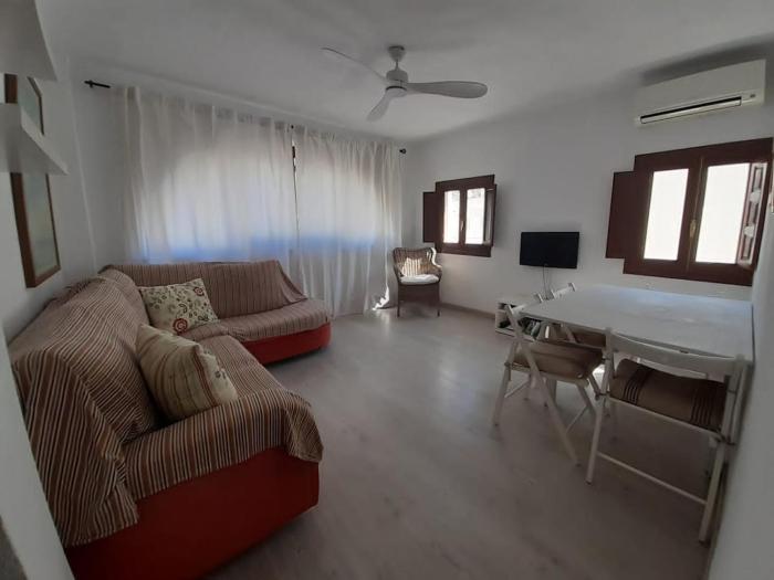 Cómodo, cuidado y céntrico apartamento a 100 metros de la playa