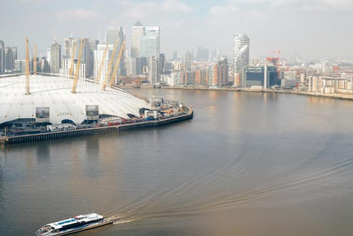 Modern 1 Bed Royal Docks Flat Near Excel & O2