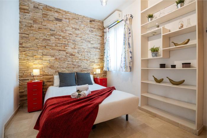 Charming Malaga Stay: Walk to Top Sights