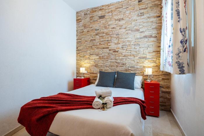Charming Malaga Stay: Walk to Top Sights