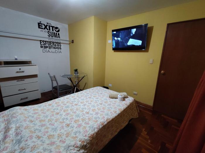 Habitación H1, TV y WIFI cerca a Barranco