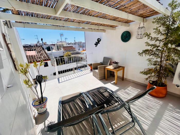Fabulous 2 bed-townhouse with large rooftop!