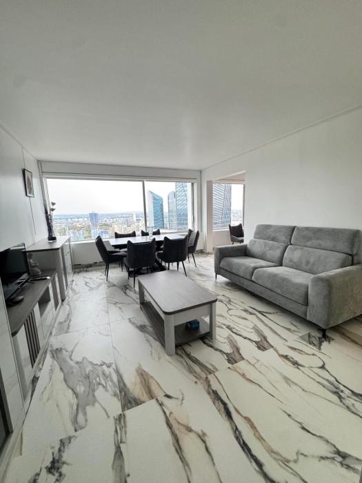 Charmant 2 pieces a La Defense sejour pro-detente