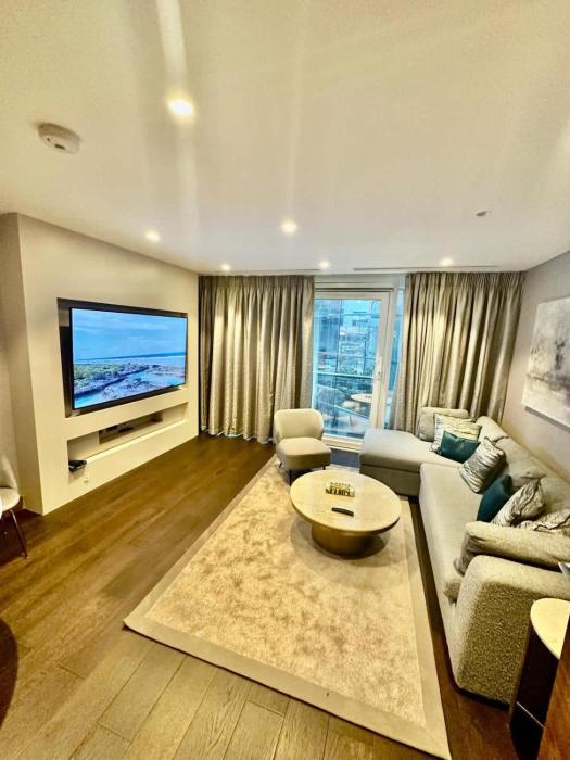 2 bed flat Chelsea Bridge next to BatterSea Park