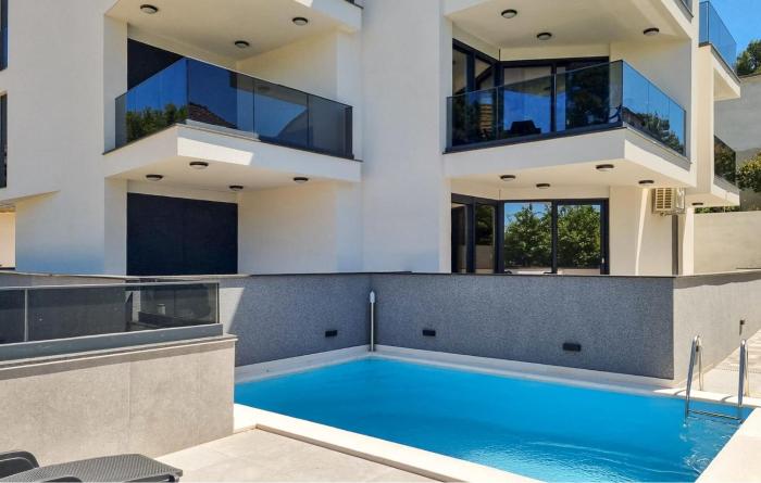 Stunning Apartment In Vrboska With House Sea View