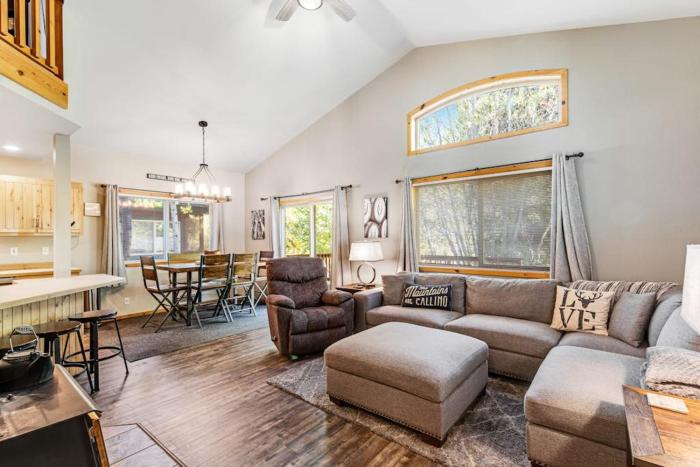 McCall Home Pool Hot Tub & Gym Access