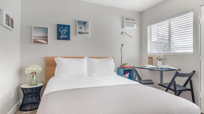 Ormond Court Unit 2 by AvantStay Walk to Sand • Shared Patio BBQ Beachside Retreat