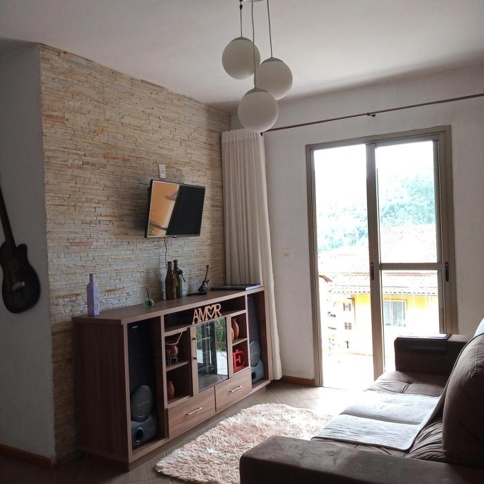 Apartamento dentro de condomínio com vaga de garagem