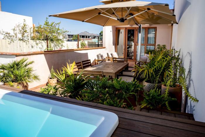 COLÓN · Luxury house with pool and terrace for 6