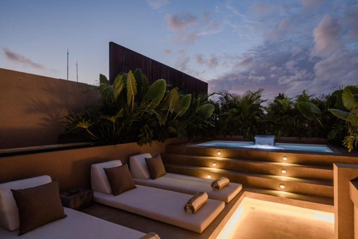 Luxe Villa l 2 Pools l Rooftop l Walk to Beach