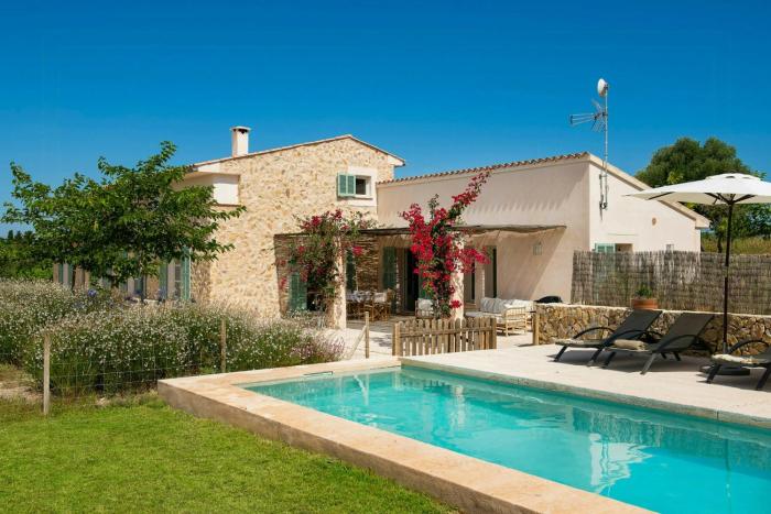 Contemporary Estate Among Vineyards In Mallorca