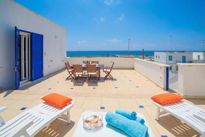 Penthouse Azzurra Sea View Near Beach - Happy Rentals
