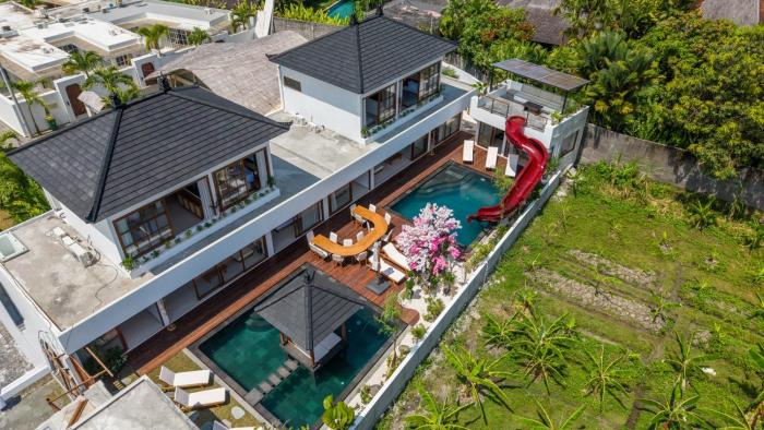 10BR Japanese style, 2 Pools & Slide in Canggu