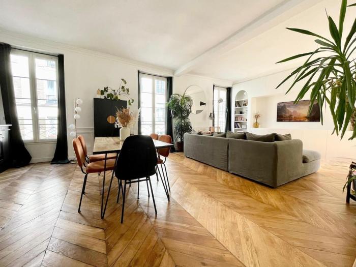 Spacious design luxury apartment
