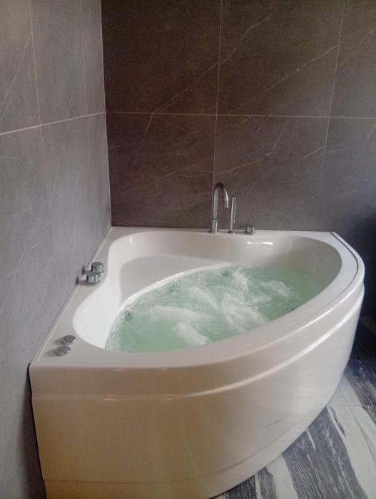 Suite Privata con Vasca Idromassaggio e Ingresso Indipendente,Camino e Cromoterapia