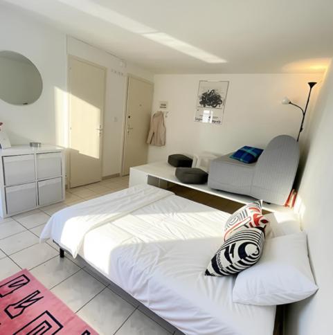Joli studio au centre ville de Neuchâtel, à 5 minutes du lac