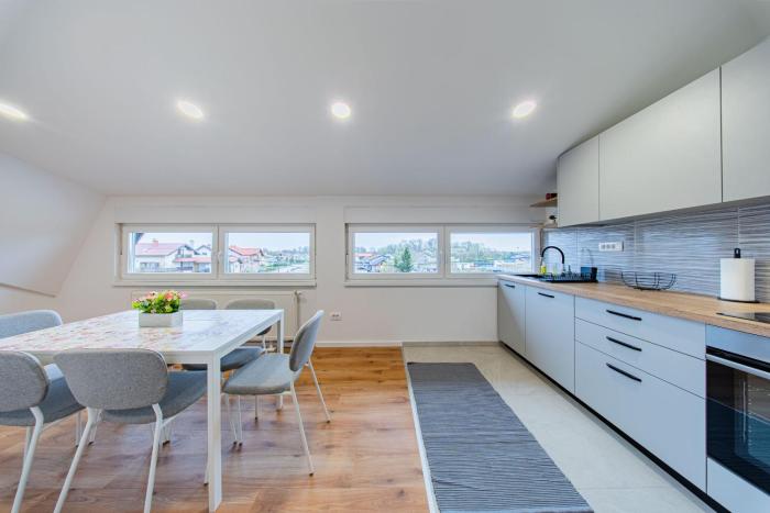Zagreb 242 - 3 Bedroom - Parking - Airport - Apartment - Flexible Keybox Entry - Modern - Monthly Rent - WiFi