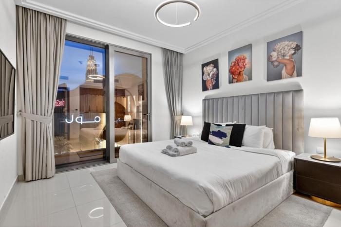 Luxe 1BR with Burj Khalifa View & Dubai Mall Access