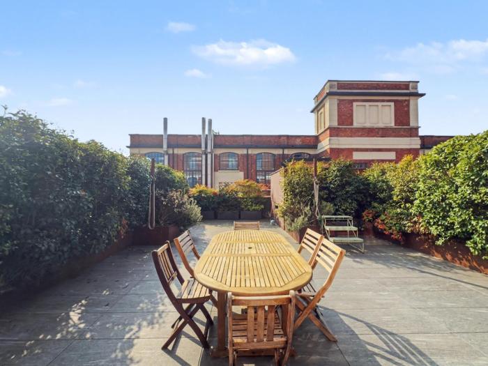 Design Loft 90 sqm Terrace - Near Milan Como