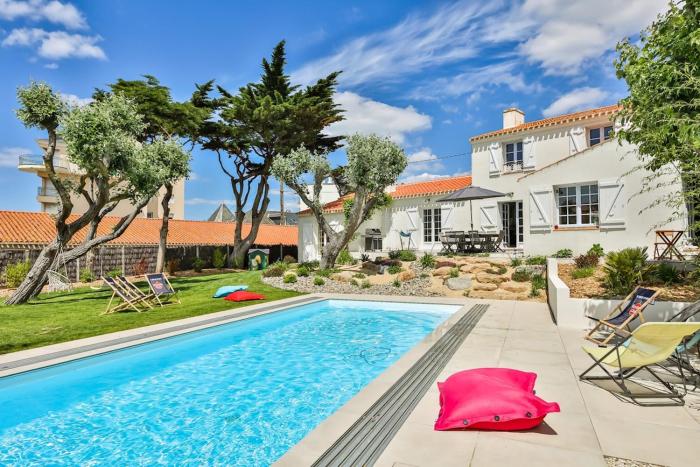 Grande maison de famille avec piscine proche plage