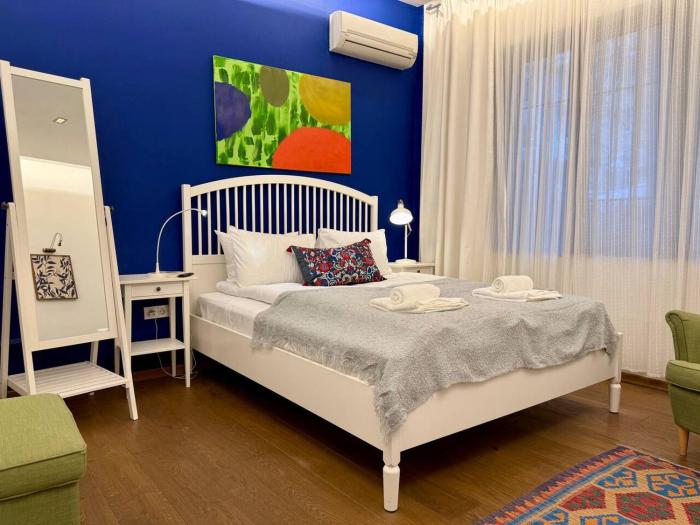 Cosher | 1BD Central Urban Home