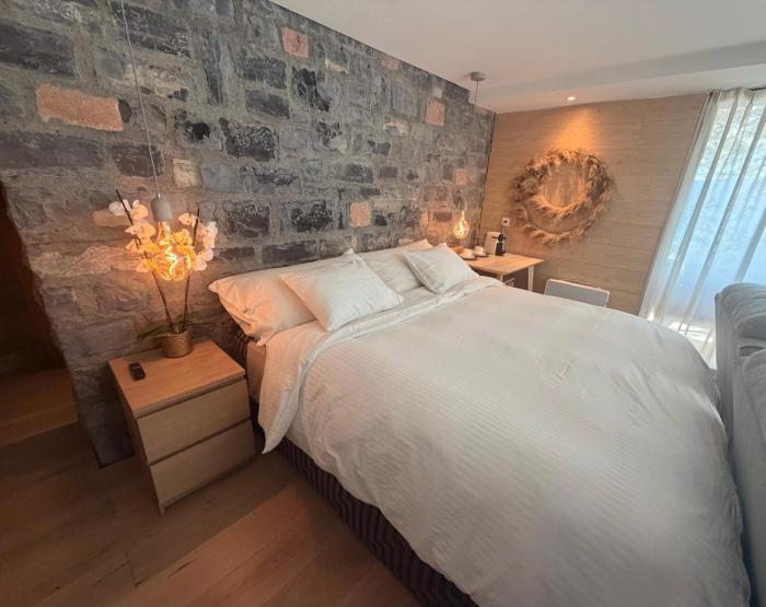 ROMANTIC SUlTE WITH ITS OWN SPA AND OPEN VIEW TO LUGANO