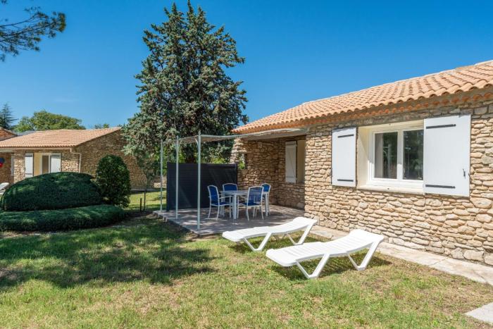 Rental with pool in a quiet setting