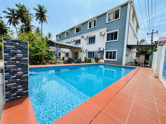 SS Grand with swimming pool