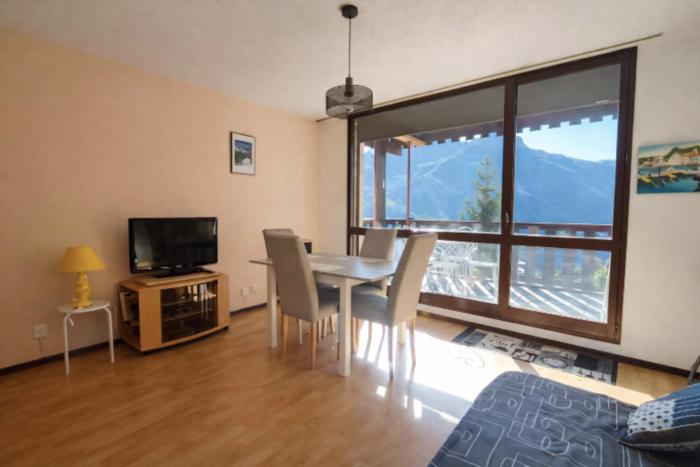 Mountain View Bright Apartment in Pra Loup